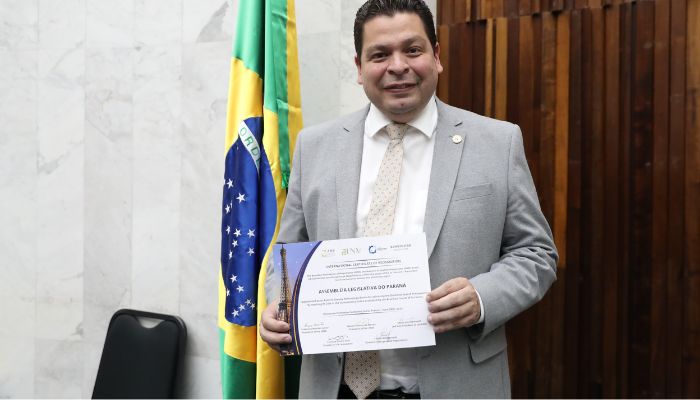 FOTO: VALDIR AMARAL/ALEP Assembleia Legislativa do Paraná é homenageada na França pelo Selo Diamante de Transparência